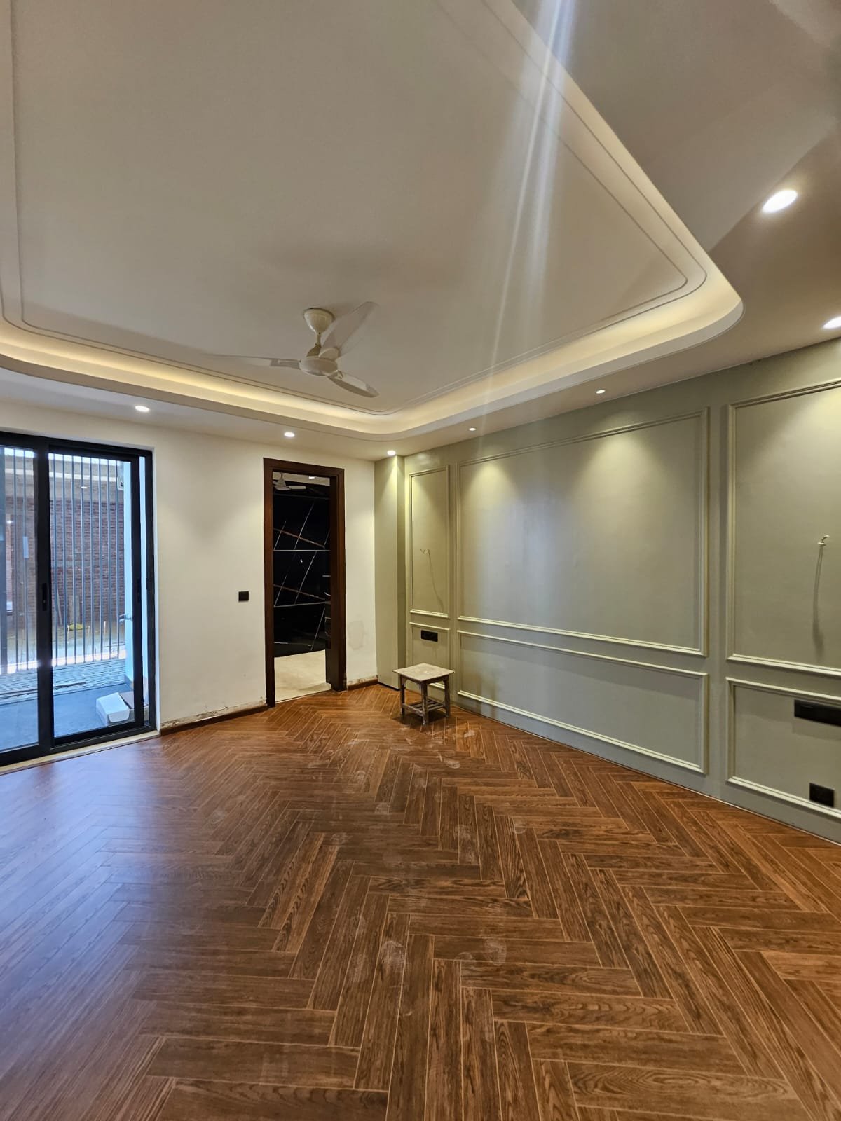 Independent Builder Floor